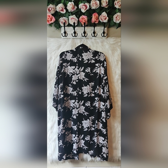 Spiritual Gangster Midnight Wildflowers Front Tie Kimono - Picture 4 of 11